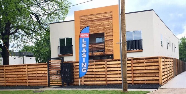 Photo - 1415 Bennett