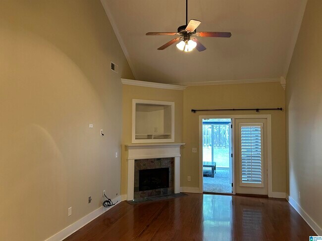 Photo - 122 Singapore Cir