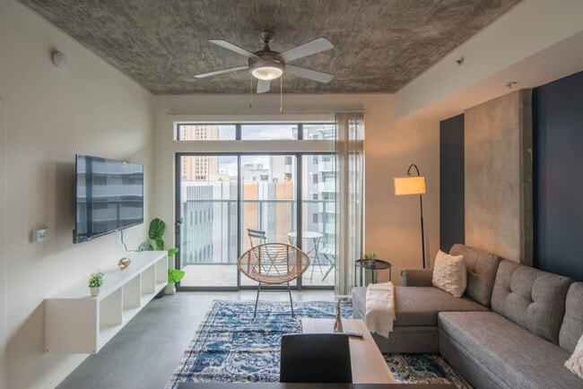 Building Photo - 333 E Roosevelt St Unit ID1263026P Rental