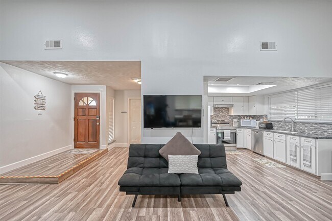 11618 Corona Ln