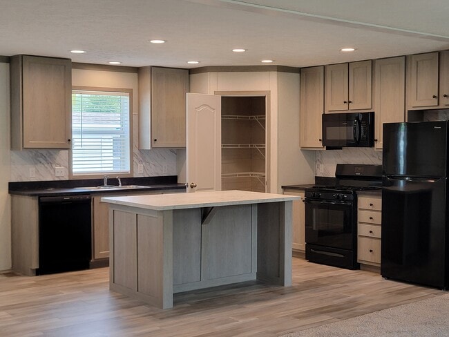 Building Photo - 9542 Seaway Dr Rental