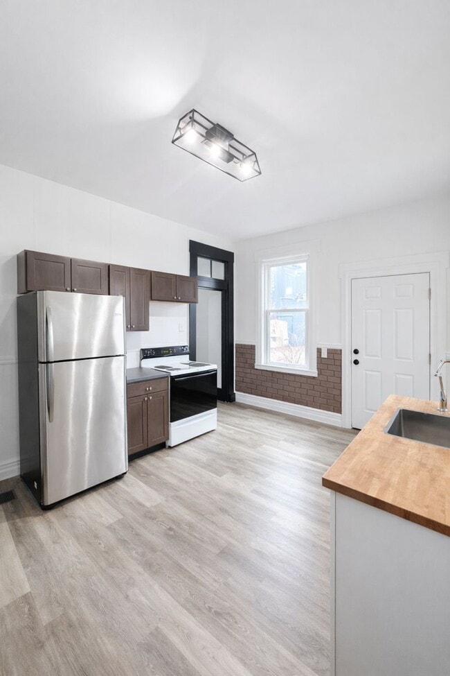 Photo - 934 Washington Ave Unit 1