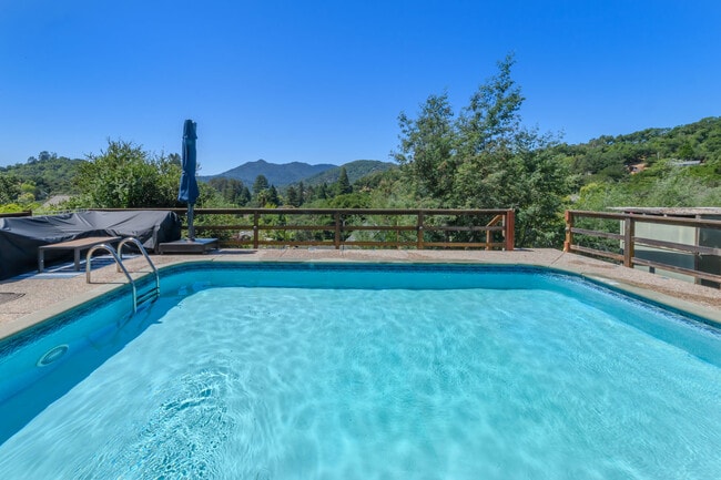 Building Photo - 161 Sacramento Ave Unit Chalet Mt.Tam View