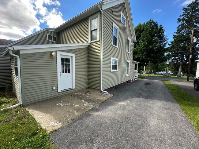 Building Photo - 47 Tappan St
