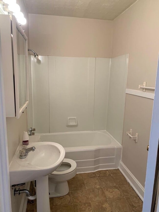 Photo - 1205-1207 MacArthur Cir Unit 1207