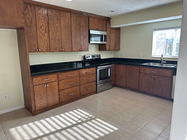 Photo - 2109 Cedarcrest Dr