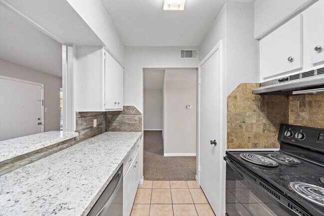 Building Photo - 9009 Gaylord Dr Unit True