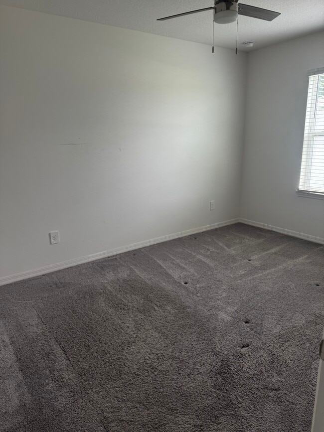 Building Photo - 1811 SE Sandia Dr Rental