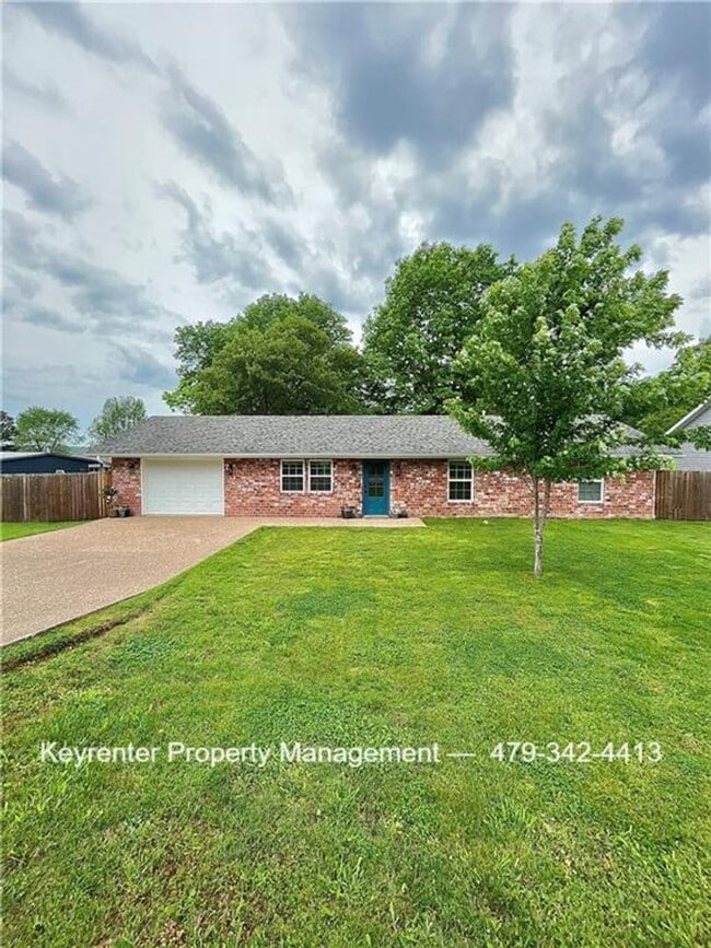 Building Photo - Cozy Home with Deck, Fenced Backyard & Modern Kitchen