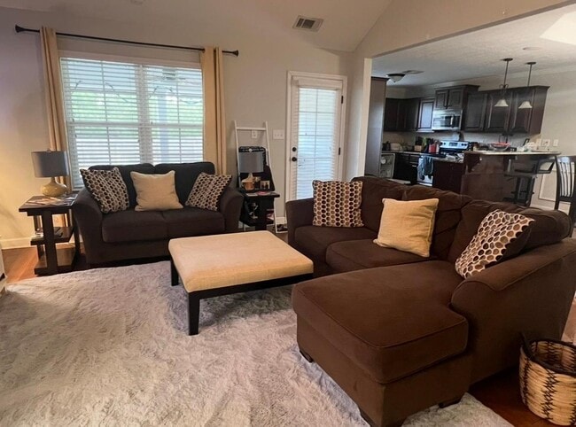 Photo - 1111 Rosland Cir