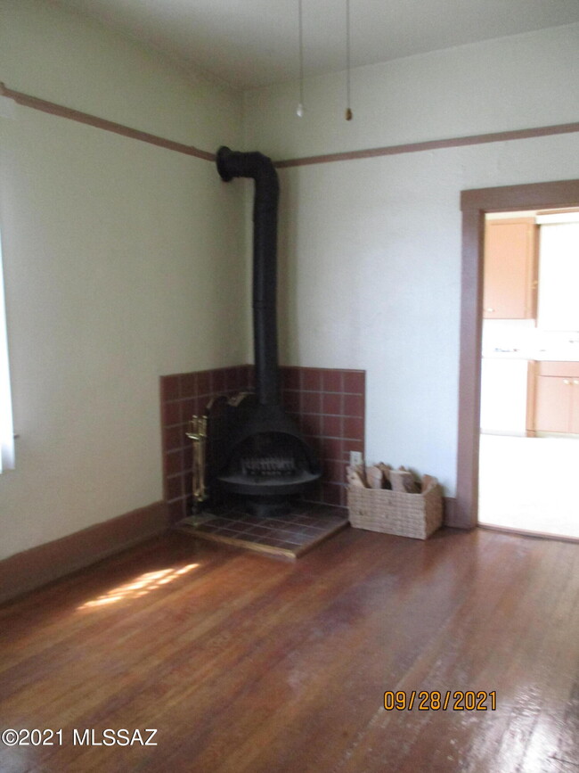 Photo - 425 E 8th St