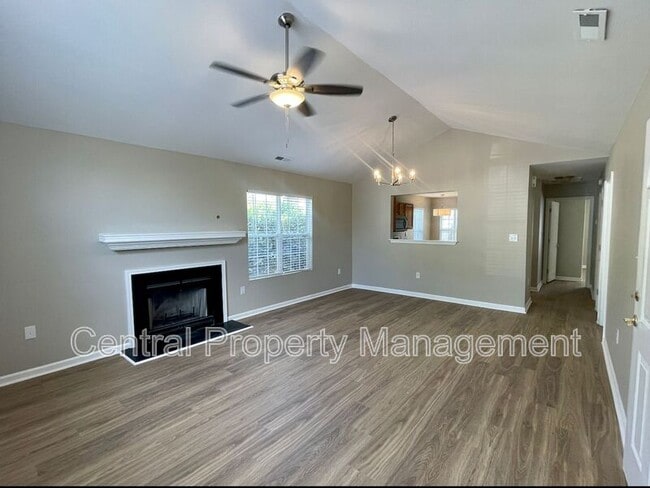 Photo - 320 Woodruff Park Ln