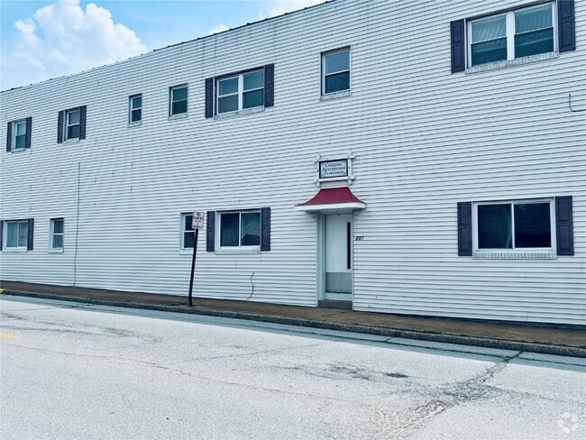 Building Photo - 237 N Wood River Ave Rental