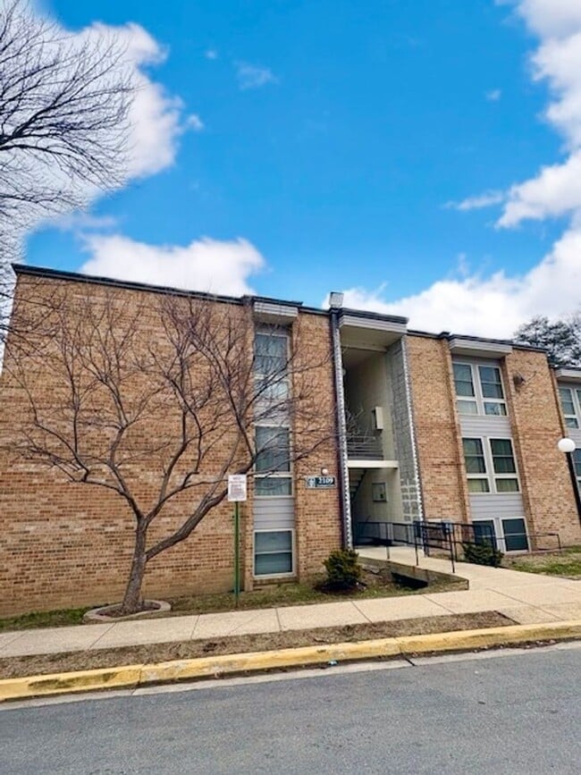 Photo - 2109 Greenery Ln