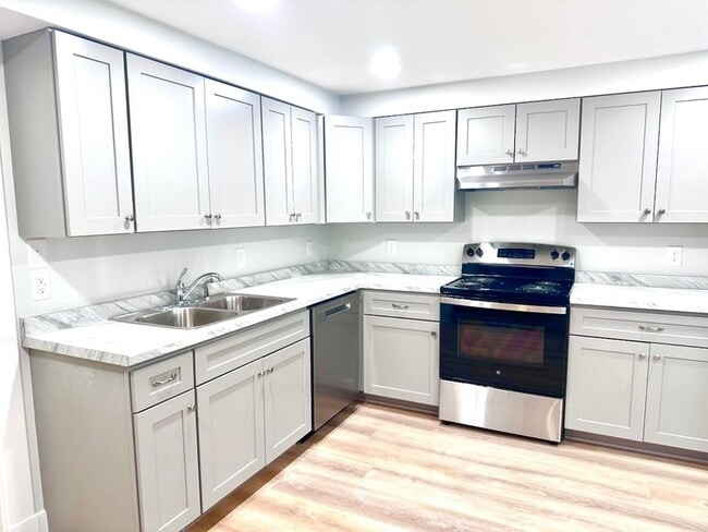 Building Photo - 405 Elliott Ave Unit B Rental