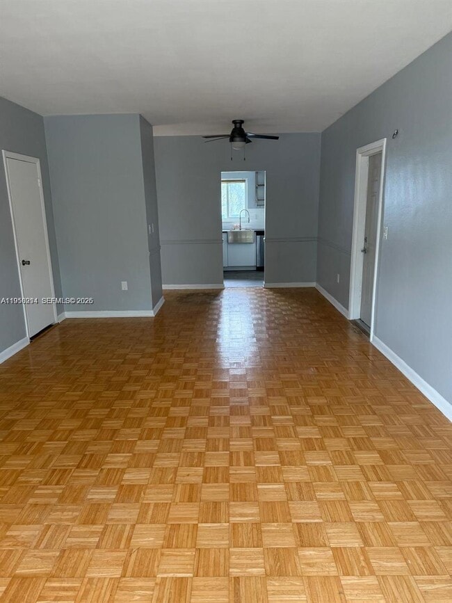 Building Photo - 9281 W Bay Harbor Dr Unit 10