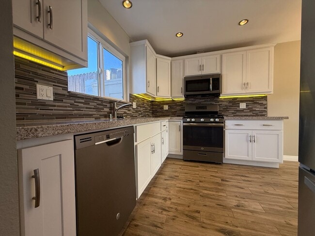 Photo - 4830 Argyle Dr