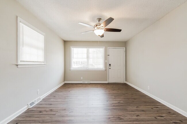 Photo - 304 S Benjamine St