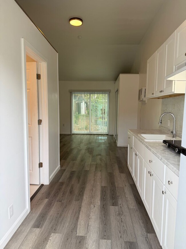 Building Photo - Arlington Unit C