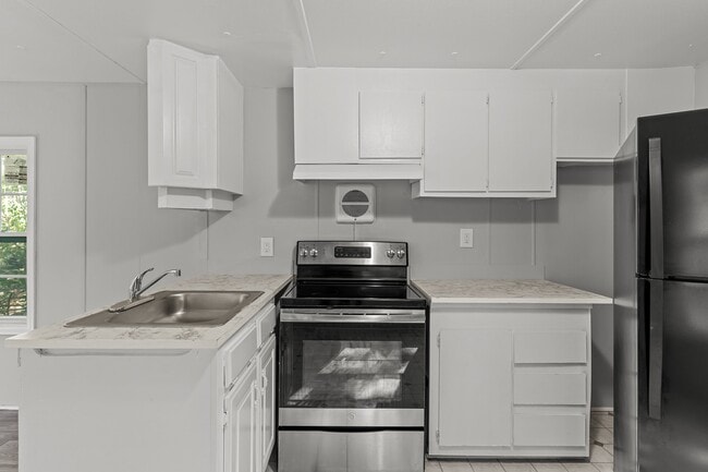 Photo - 2447 Elkin St SW