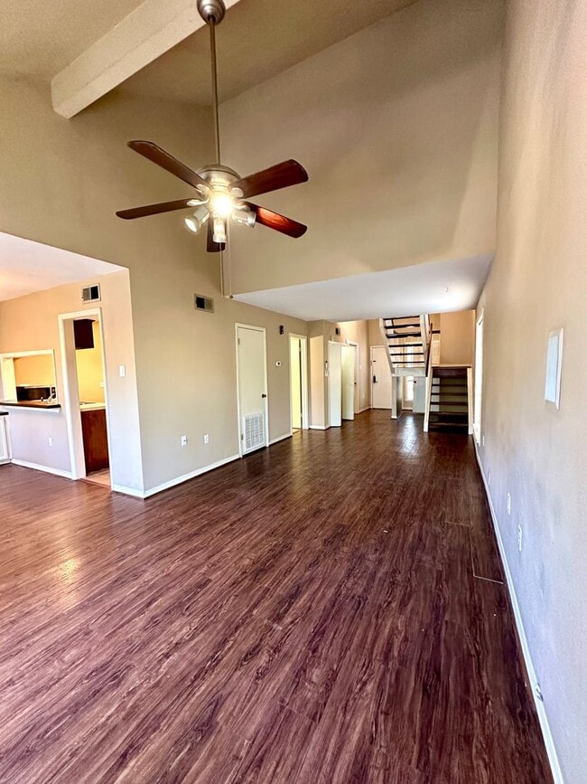 Building Photo - 2BR 2BA Townhome w/ Loft LSU AREA