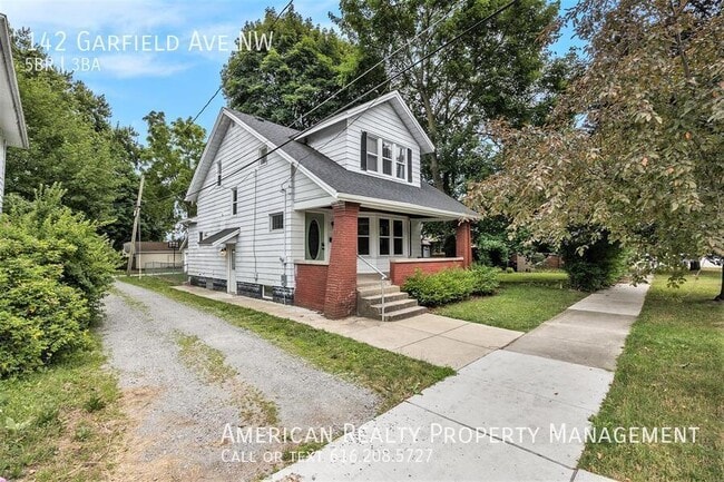 Photo - 142 Garfield Ave NW