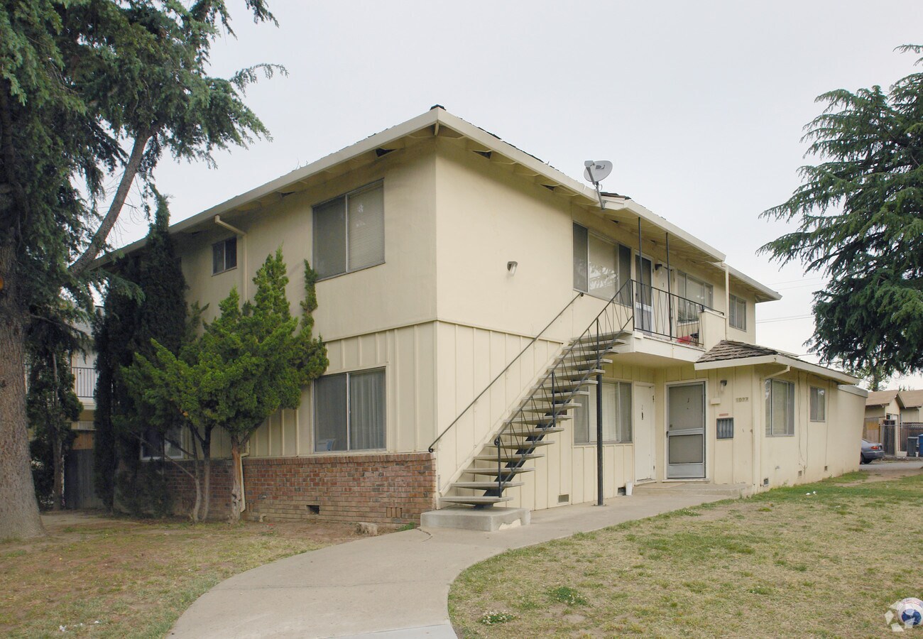 1077 West Hamilton Avenue - 1077 West Hamilton Avenue