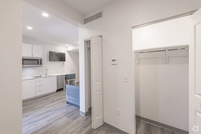 Apt. 401 Studio - 350 SF