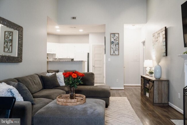 Photo - 4408 Helmsford Ln Unidad 302