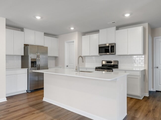 Photo - 140 Clairvale Ct