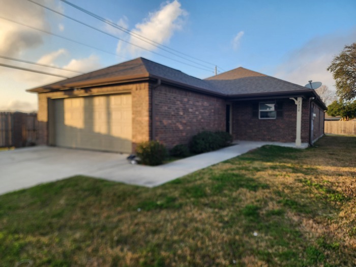 3 Bed/2 Bath-Ready for Move in - 3 Bed/2 Bath-Ready for Move in House