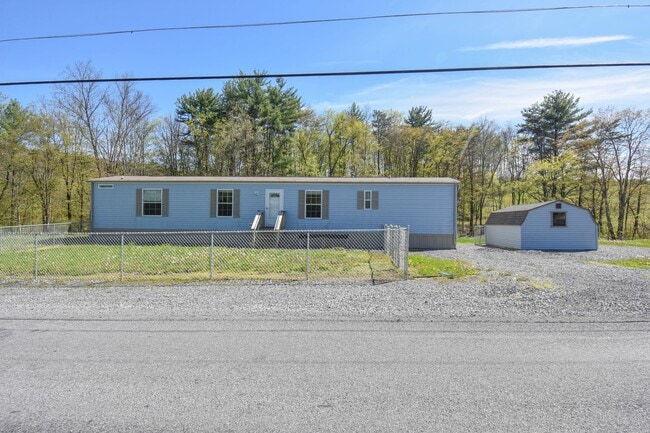 Building Photo - Two Bedroom Updated Mobile Home with Fenced Yard!