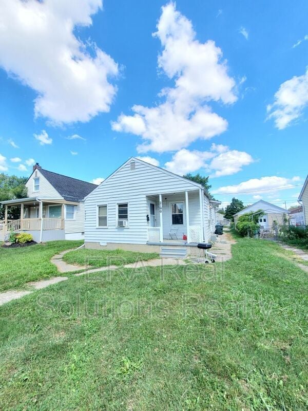 Photo - 2192 Safford Ave House