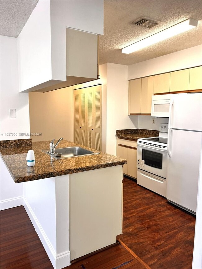 Photo - 17500 NW 67th Ct Unit P-19