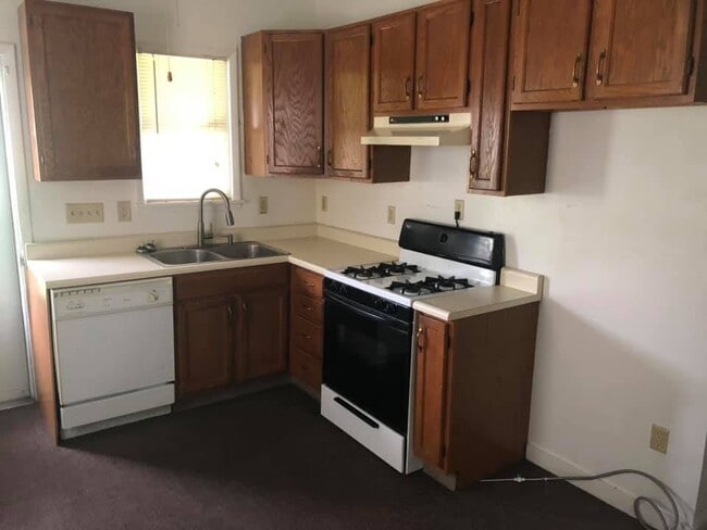 Photo - 206 Butler St Unit 206 Butler Rd