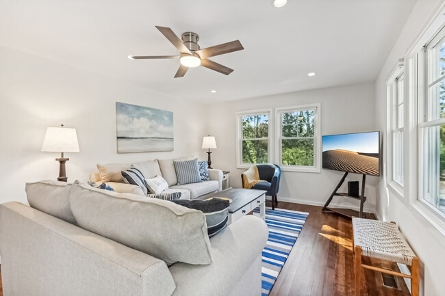 Photo - 605 Circle Dr Unit ID1385592P