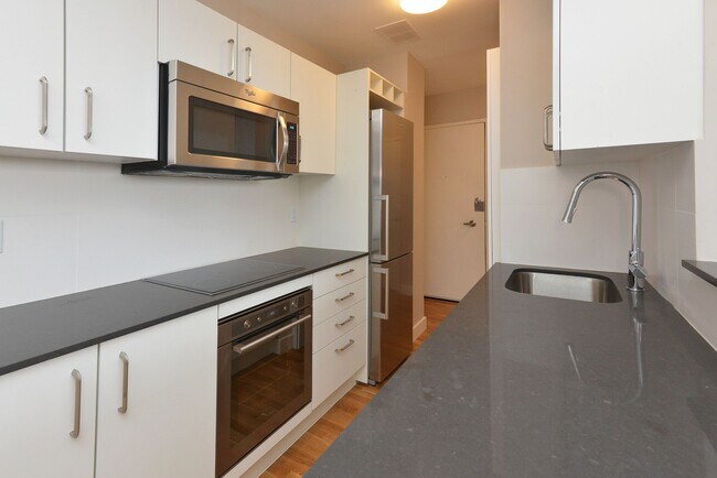 Building Photo - 263 Russell Hill Rd Unit 603