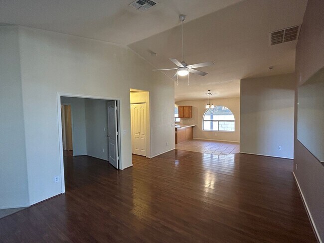 Photo - 15948 W Latham St