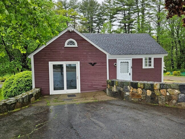 Photo - 960 Boston Post Rd E