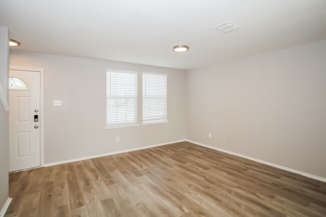 Photo - 6509 Longleaf Ln