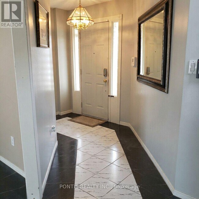 Photo - 2538 Raglan Ct