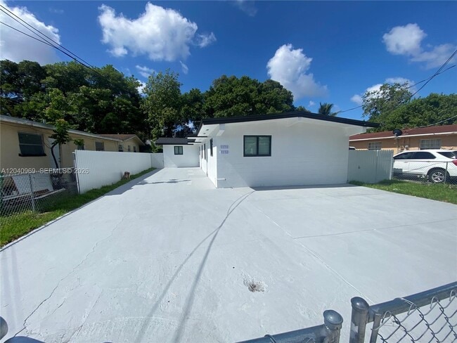 Photo - 1170 NW 25th St Unit 1170