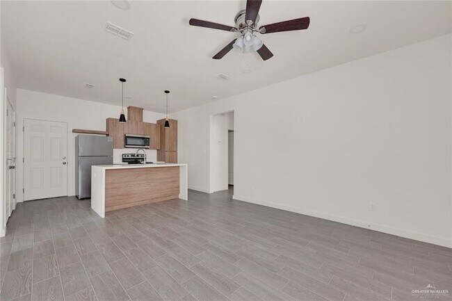 15 West Dr Unit 4