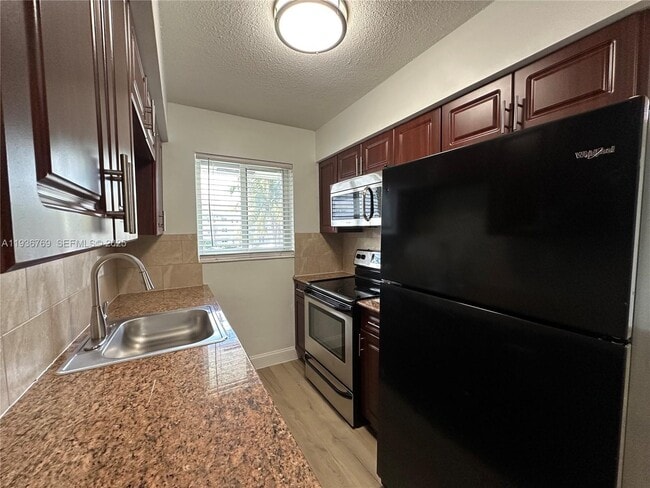 Photo - 110 NE 19th Ave Unit 14