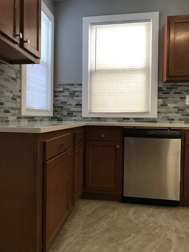 Photo - 353 Poplar St Unit 2nd Fl