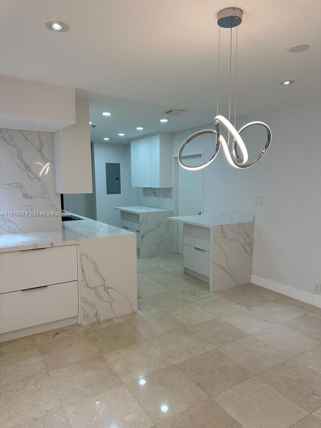 Photo - 251 Crandon Blvd