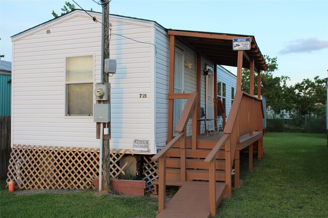 Building Photo - 721 7th St Rental