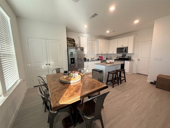 Photo - 26032 Hampshire Dr