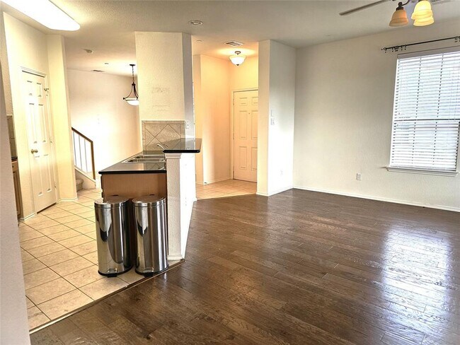 Photo - 9201 Brodie Ln Unidad 3302