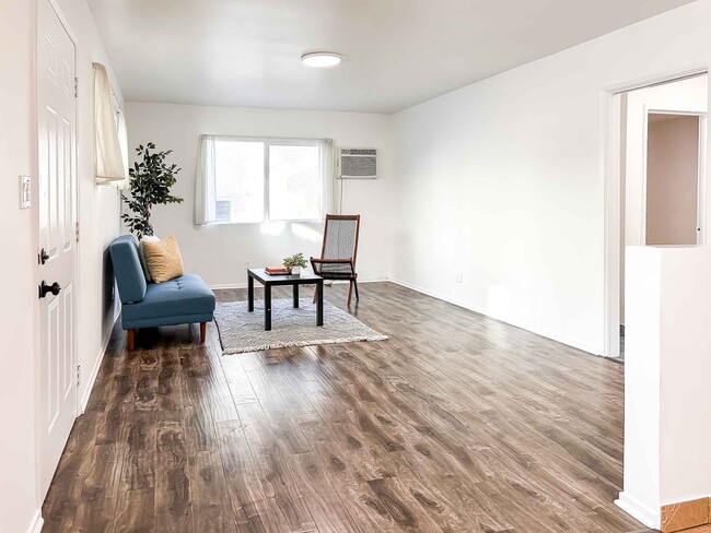 Photo - 1421 Waterloo St Unidad 1